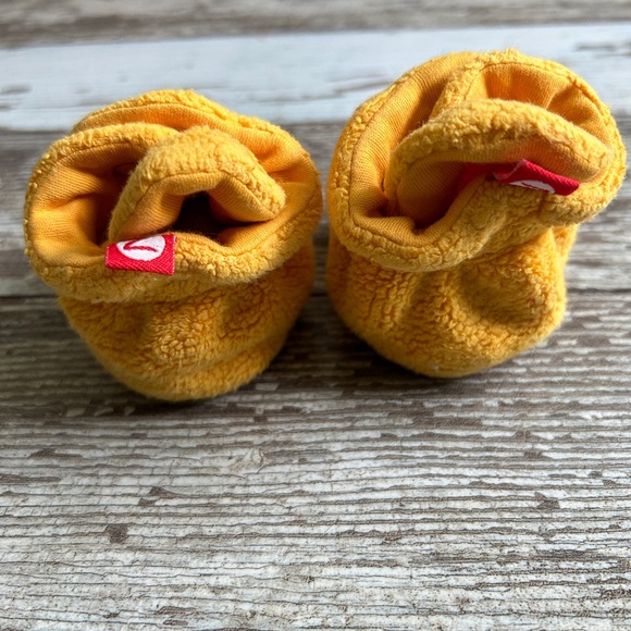Zutano Booties for babies, 0-6 months - Picture 3 of 7